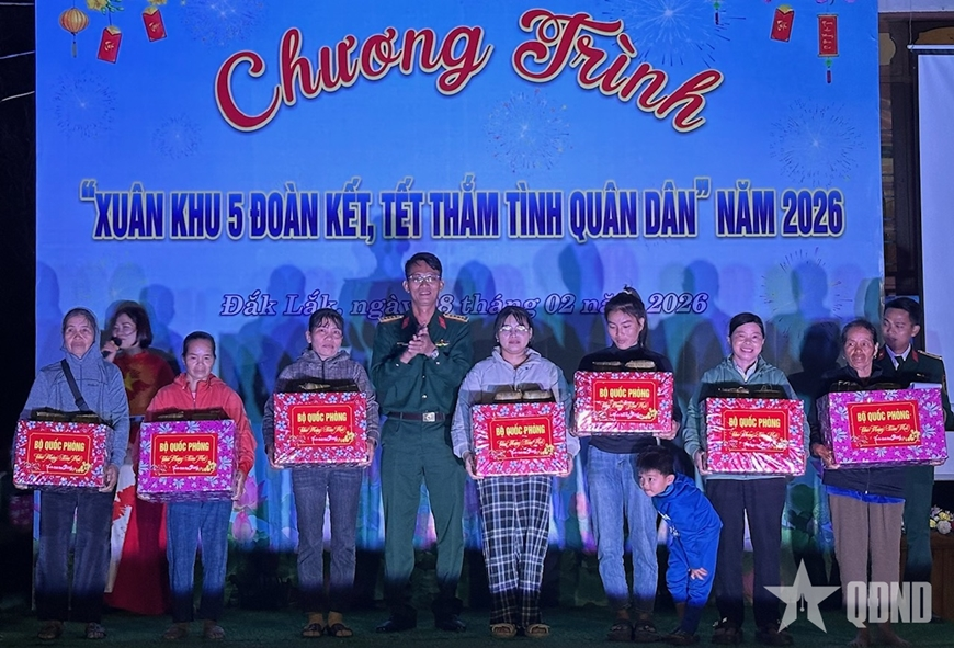 Ea Rốk ấm tình quân dân